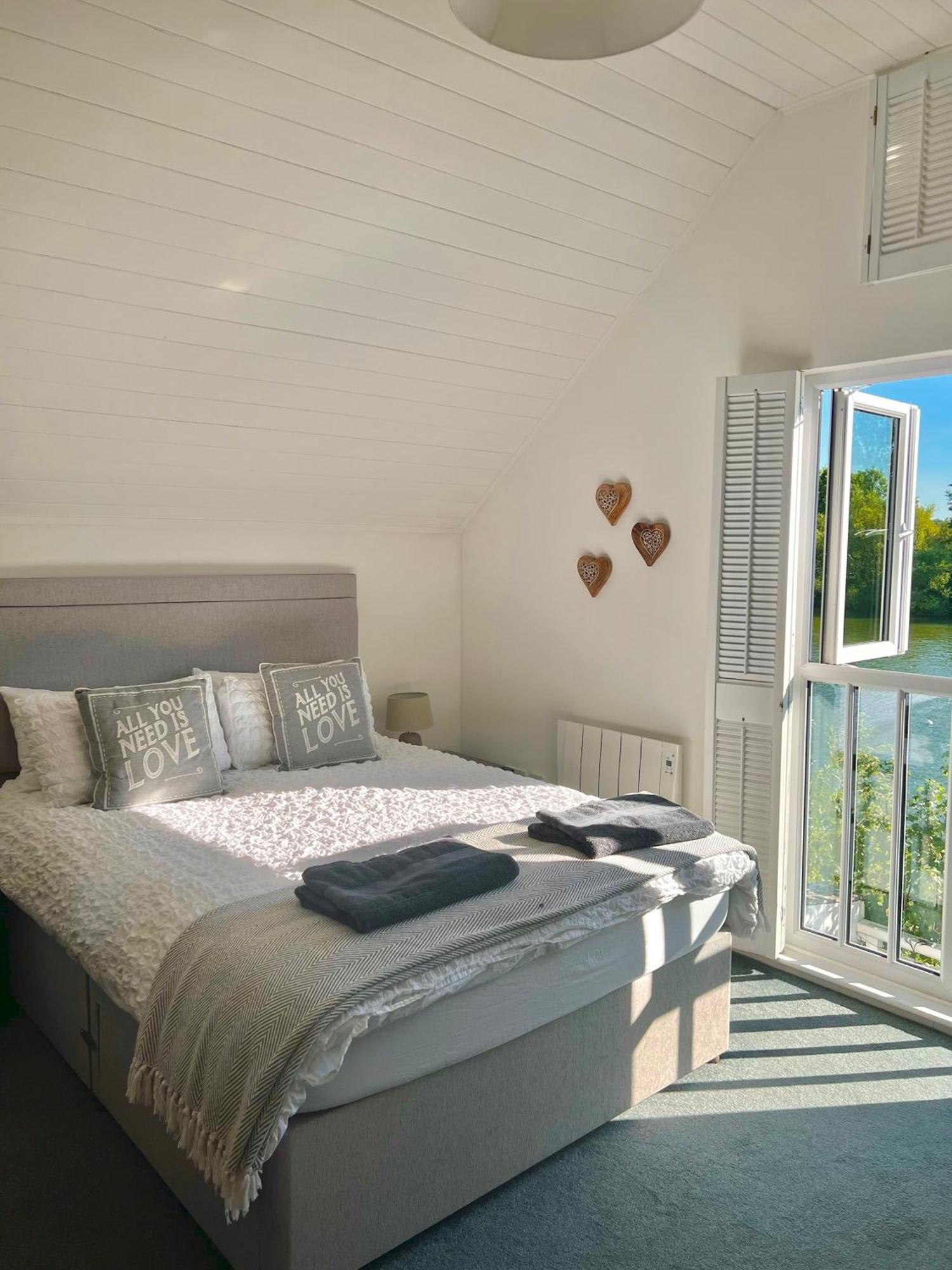 Nola Lodge Cirencester Esterno foto